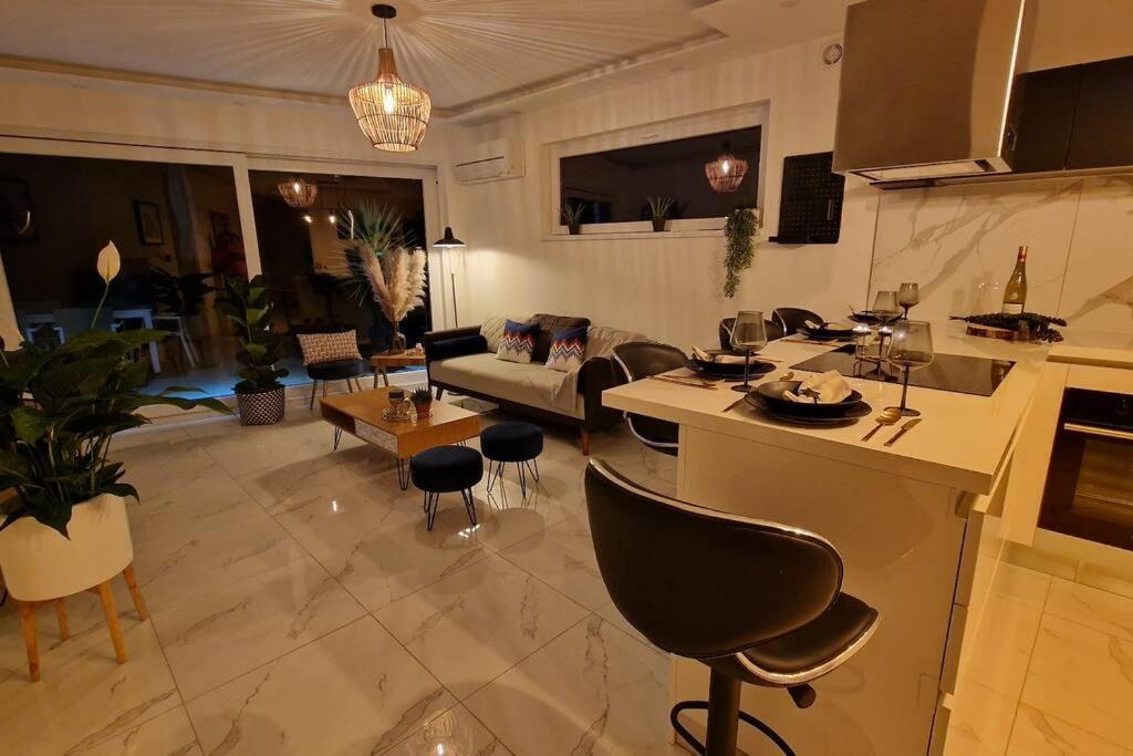 Suite Prestige Logement Neuf Avec Spa Et Ecran De Cinema En Rez De Jardin Кольмар Экстерьер фото