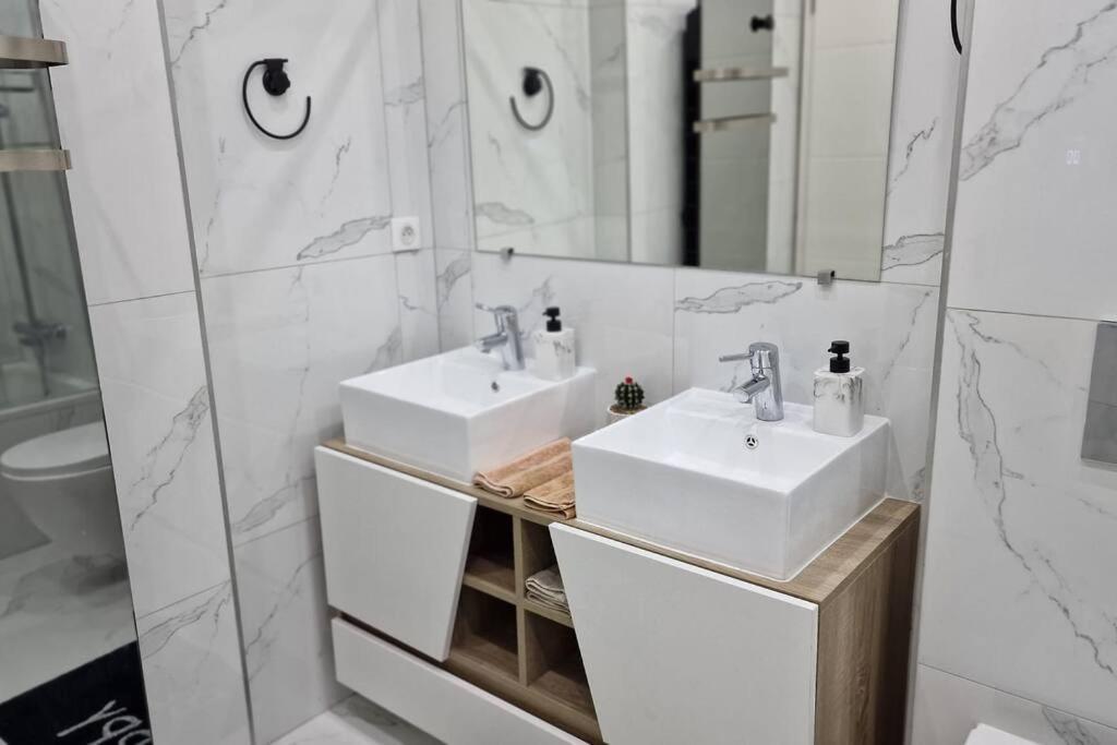 Suite Prestige Logement Neuf Avec Spa Et Ecran De Cinema En Rez De Jardin Кольмар Экстерьер фото