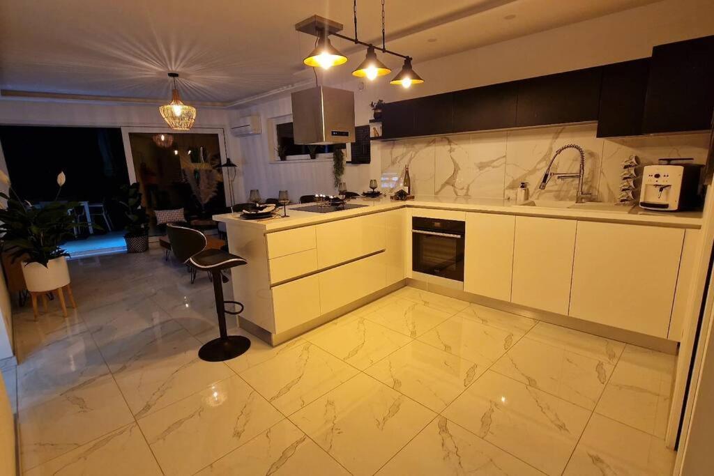 Suite Prestige Logement Neuf Avec Spa Et Ecran De Cinema En Rez De Jardin Кольмар Экстерьер фото